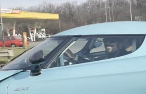 Andrew Tate enfrentando uma nova investigação policial após o Joyride em £ 3m Koenigsegg – momentos antes de se quebrar no meio da estrada Andrew Tate enfrentando uma nova investigação policial após o Joyride em £ 3m Koenigsegg - momentos antes de se quebrar no meio da estrada