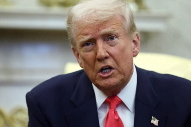 Donald Trump adverte que ele poderia prejudicar a economia da Rússia se Vladimir Putin se recusar a concordar em cessar -fogo na Ucrânia
