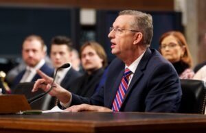 ‘Gut Punch’: os democratas recedem o plano de Trump de cortar 80.000 em assuntos de veteranos 'Gut Punch': os democratas recedem o plano de Trump de cortar 80.000 em assuntos de veteranos