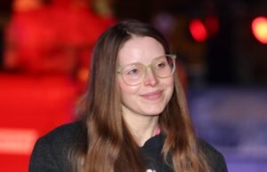 Harry Potter Atriz se vira apenas para Fans, diz que precisa “sair da dívida” Harry Potter Atriz se vira apenas para Fans, diz que precisa "sair da dívida"