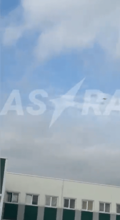 Momento-dramatico-Kamikaze-Drone-ucraniano-atinge-Putin-Training-Ground-Housing.png Momento dramático Kamikaze Drone ucraniano atinge Putin Training Ground Housing Housing Torture Chamber profundamente na Rússia