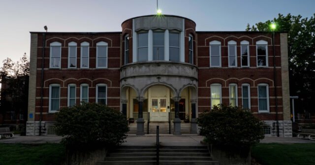 O DOJ lança a investigação do tratamento de pessoas com deficiência de Illinois - ProPublica
