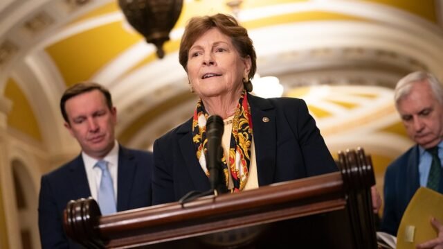 O relatório político da cozinheira classifica o assento aberto de Shaheen como 'Lean Democrat'
