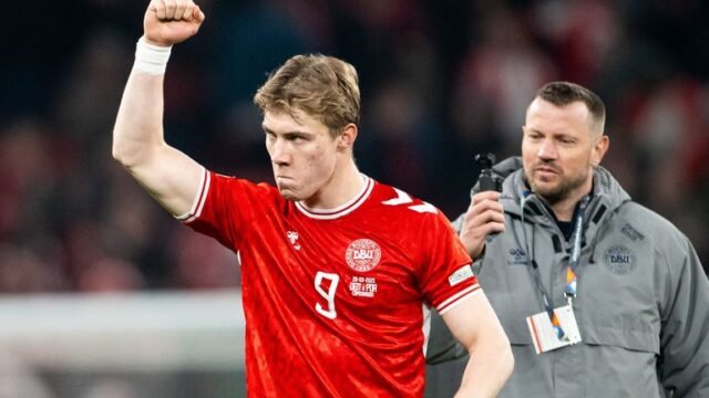 Rasmus Hojlund copia a celebração do gol de Cristiano Ronaldo quando a Dinamarca venceu Portugal na Liga das Nações | Notícias de futebol
