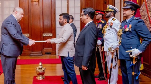 Tres-embaixadores-apresentam-credenciais-ao-presidente-do-Sri-Lanka.jpg Três embaixadores apresentam credenciais ao presidente do Sri Lanka