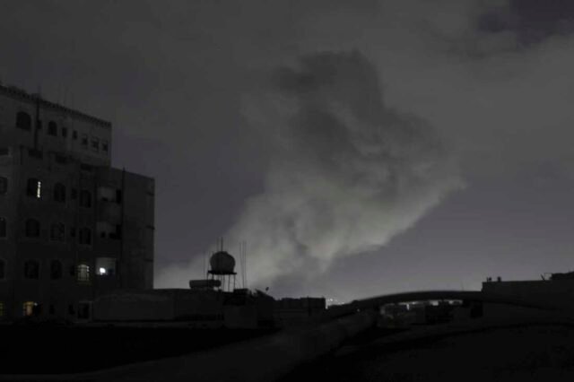 Trump ordens greves sobre rebeldes houthis apoiados pelo Irã no Iêmen e questões novos avisos: NPR
