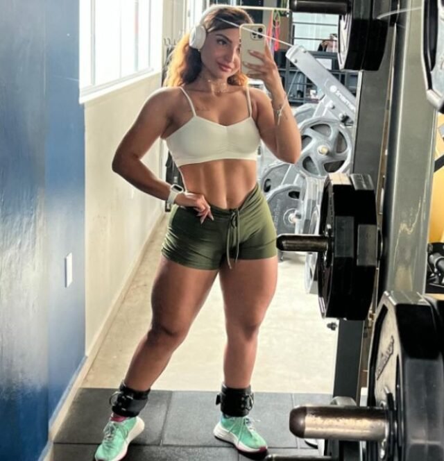 A influência do fitness Nicole Brenda Santos Marins mortos depois de andar de bicicleta para o carro antes de ser tragicamente atropelado por caminhão
