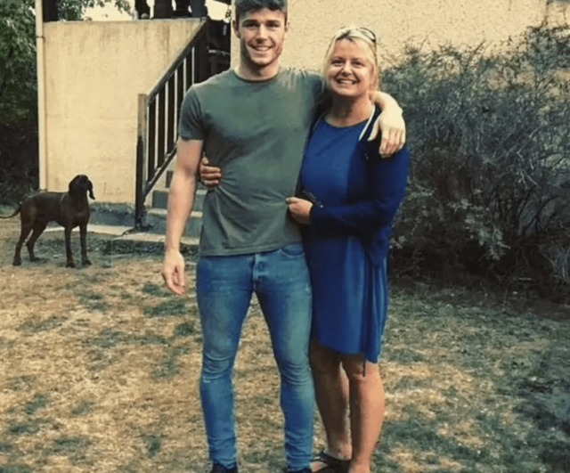 A mãe de enlutada Família de Hollyoaks morta 'em terror assassinato-suicídio' na França Ban Funeral Conjunto de
