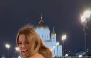 A polícia de Putin, a polícia ‘Envie os alunos para Gulag’ para twerking on Cam em frente à Catedral em Racupação Prudida mais recente A polícia de Putin, a polícia 'Envie os alunos para Gulag' para twerking on Cam em frente à Catedral em Racupação Prudida mais recente