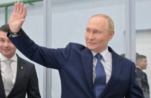 As escavações torcidas da Rússia na Ucrânia antes das negociações do Alasca de Lavrov vestindo o jumper da URSS para a mídia servia ‘Chicken Kiev’ As escavações torcidas da Rússia na Ucrânia antes das negociações do Alasca de Lavrov vestindo o jumper da URSS para a mídia servia 'Chicken Kiev'