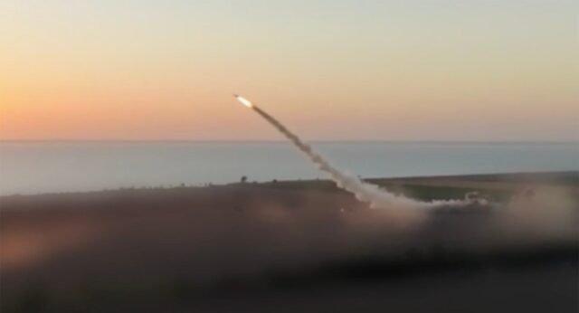 Assista-a-novas-filmagens-do-missil-GameChanger-da-Ucrania-Flamingo.jpg Assista a novas filmagens do míssil GameChanger da Ucrânia 'Flamingo' em ação - com Moscou agora na faixa de destino