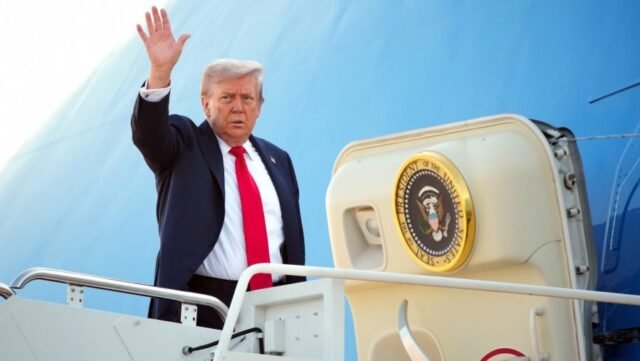 Atualizações ao vivo: Trump a caminho do Alasca para Putin Summit; DC aquisição aumenta
