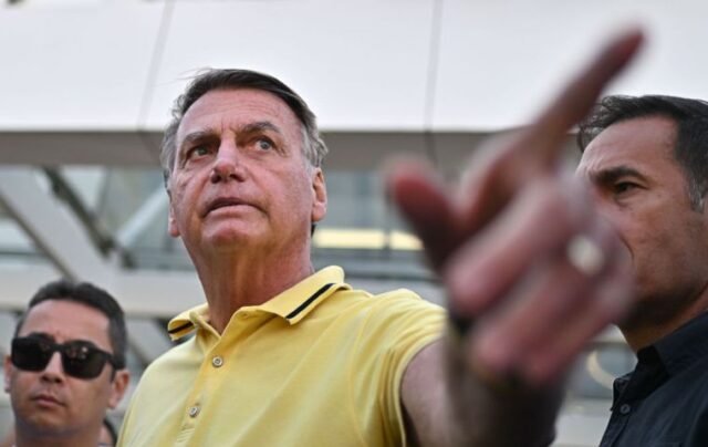 Bolsonaro sob vigilância em tempo integral
