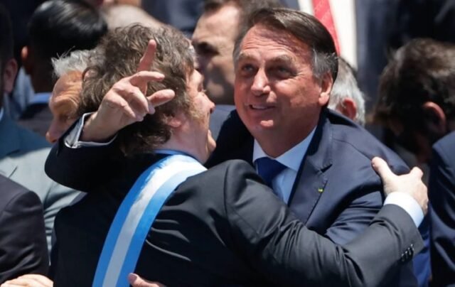 Bolsonaro tem 48 horas para explicar a solicitação de asilo à Argentina - Merbopress
