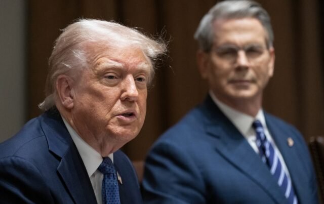 Chocante-o-governo-Trump-pega-o-terceiro-trilho-com-as.jpg Chocante: o governo Trump pega o terceiro trilho com as duas mãos