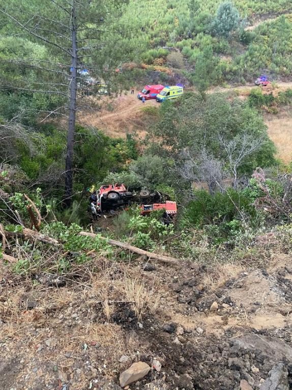 Dois-bombeiros-mortos-e-tres-lutando-por-toda.jpg Dois bombeiros mortos e três lutando por toda