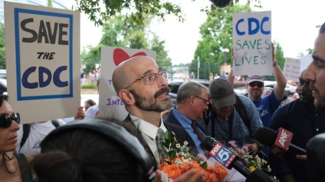 Ex -funcionário do CDC nas políticas da RFK Jr.: 'Eu só vejo danos chegando'
