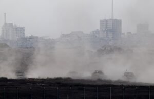 Israel começa a invasão da cidade de Gaza depois de ligar para 60.000 soldados para finalmente acabar com o grupo terrorista Hamas Israel começa a invasão da cidade de Gaza depois de ligar para 60.000 soldados para finalmente acabar com o grupo terrorista Hamas