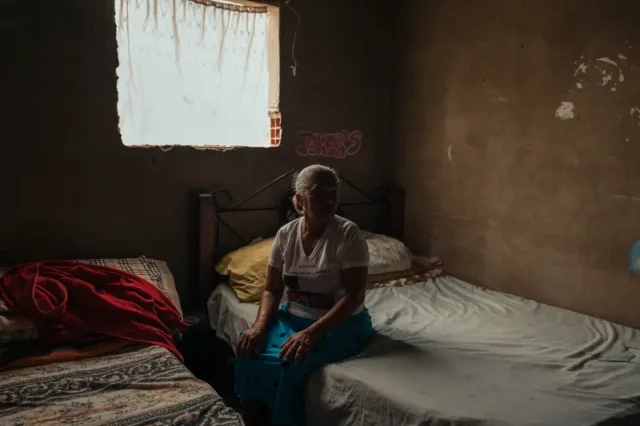 Mães se reúnem com seus filhos que foram deportados para Cecot: Ensaio fotográfico - ProPublica
