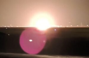 Momento aterrorizante caça de caça explode em chamas e cai durante a decolagem, enquanto os pilotos ejetam com segundos para sobrar Momento aterrorizante caça de caça explode em chamas e cai durante a decolagem, enquanto os pilotos ejetam com segundos para sobrar