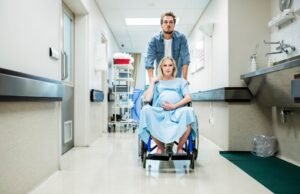 Mulher quebra o casamento secreto do marido depois que a segunda esposa deu à luz no hospital onde trabalhava Mulher quebra o casamento secreto do marido depois que a segunda esposa deu à luz no hospital onde trabalhava