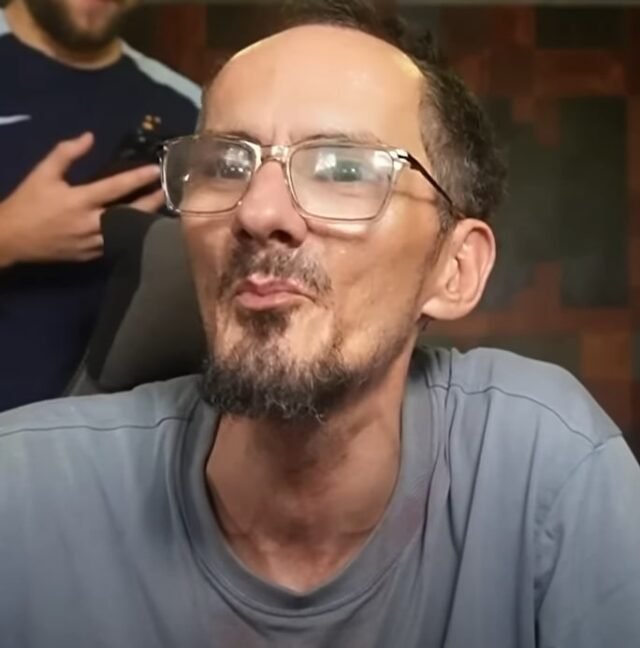 Mundo perturbador do 'lixo de lixo' Jean Pormanove, 46, que morreu na câmera após 10 dias de privação de tortura e sono
