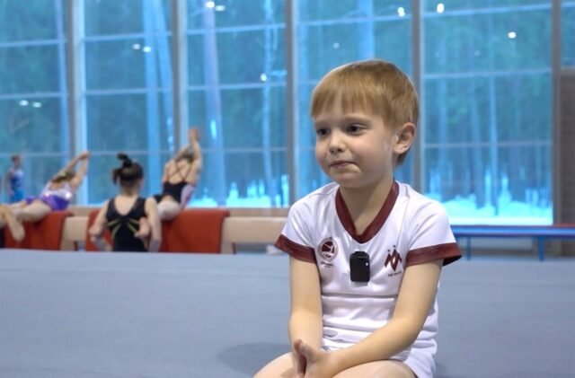 'Nome falso Vladimir Putin deu aos filhos escondidos com ginasta revelada' como meninos de Tyrant vistos em filmagens pela primeira vez
