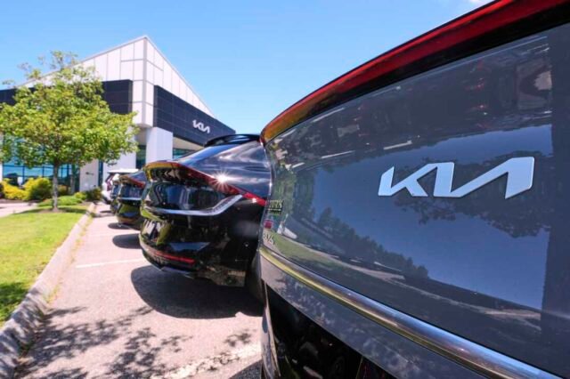 O IRS torna um pouco mais fácil obter o crédito tributário de EV antes que ele termine: NPR
