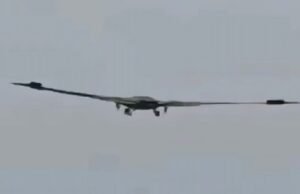 O aterrorizante drone furtivo gigante da China votado em voo de teste depois que as fotos de satélite mostraram aeronaves em ‘Base Secreta’ O aterrorizante drone furtivo gigante da China votado em voo de teste depois que as fotos de satélite mostraram aeronaves em 'Base Secreta'