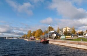 O jogador britânico assiste horrorizado quando o Pal 1.000 milhas na Finlândia é esfaqueado até a morte por estranho enquanto jogavam online O jogador britânico assiste horrorizado quando o Pal 1.000 milhas na Finlândia é esfaqueado até a morte por estranho enquanto jogavam online