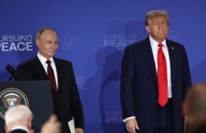 O presente de Trump para Putin revelou como Dossier encontrado no Alaska Hotel detalhando o menu do almoço e como pronunciar o nome de Vlad O presente de Trump para Putin revelou como Dossier encontrado no Alaska Hotel detalhando o menu do almoço e como pronunciar o nome de Vlad