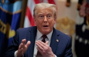 Os navios de guerra dos EUA navegam para a Venezuela quando tirano Maduro lança sua própria frota e move 15.000 soldados para a fronteira com a Colômbia Os navios de guerra dos EUA navegam para a Venezuela quando tirano Maduro lança sua própria frota e move 15.000 soldados para a fronteira com a Colômbia