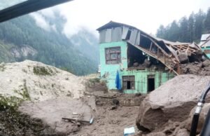 Pelo menos 56 mortos e dezenas desaparecidos após as inundações repentinas do Himalaia, varrendo as cidades, deixando -as cobertas de lama Pelo menos 56 mortos e dezenas desaparecidos após as inundações repentinas do Himalaia, varrendo as cidades, deixando -as cobertas de lama