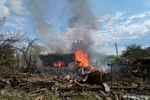 Quase 150 mineiros ucranianos prenderam o subsolo após a greve russa como "Trump para fornecer defesas aéreas no acordo de paz"
