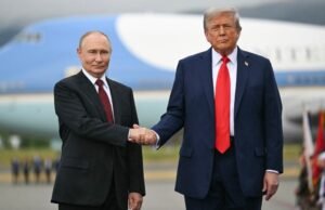 Trump e Putin trancados em conversas face a face sobre guerra na Ucrânia depois que o líder dos EUA voou B2 Stealth Bomber sobre a cabeça de Tyrant Trump e Putin trancados em conversas face a face sobre guerra na Ucrânia depois que o líder dos EUA voou B2 Stealth Bomber sobre a cabeça de Tyrant