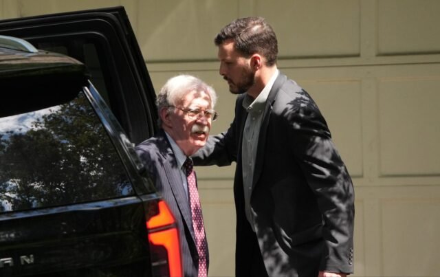 Até John Bolton não merece isso
