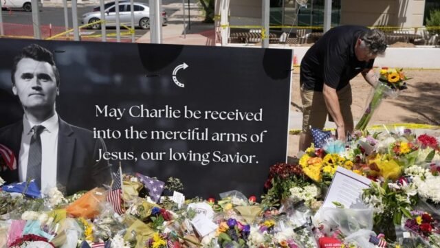 Atualizações ao vivo: o FBI lança um novo vídeo de suspeito de tiro em Kirk Killing
