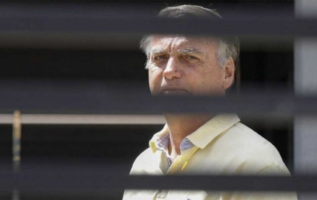 Bolsonaro descarregado do hospital, volta à prisão domiciliar - Merbopress
