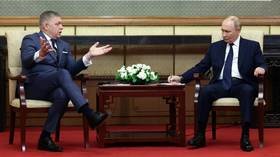 FICO envergonha o não comparecimento da UE em Pequim-RT World News FICO envergonha o não comparecimento da UE em Pequim-RT World News