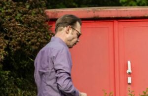 Frete Madeleine McCann Suspeito Brueckner Visto Gorging no McDonald’s e Buffing Cig com um tornozelo ao lado de Baby Shop Frete Madeleine McCann Suspeito Brueckner Visto Gorging no McDonald's e Buffing Cig com um tornozelo ao lado de Baby Shop