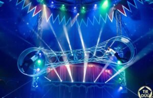 Horror como Acrobat cai até a morte de trapézio no circo alemão em frente a 80 espectadores Horror como Acrobat cai até a morte de trapézio no circo alemão em frente a 80 espectadores