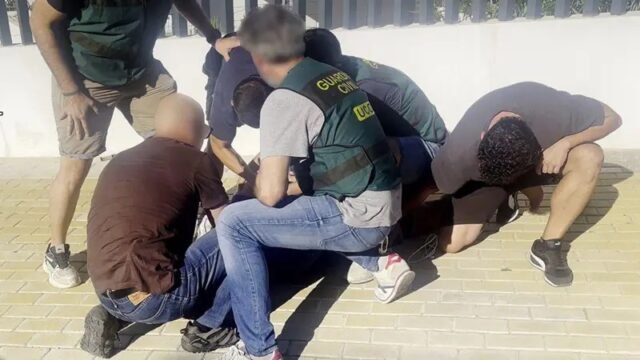 Killer que esfaqueou o companheiro de quarto britânico até a morte em Portugal é preso depois de pular a fiança e gastar 17 meses em fuga
