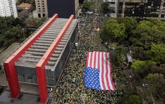 Maior com manifestação em São Paulo pede a anistia de Bolsonaro - Merbopress
