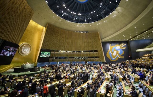Ministros-Brasileiros-pulando-a-Assembleia-Geral-da-ONU-MERCOPRESS.jpg Ministros Brasileiros pulando a Assembléia Geral da ONU - MERCOPRESS