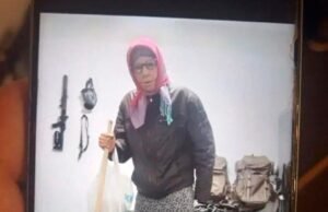 Momento da avó russo é preso depois de ‘tentar bombardear o chefe de defesa… exceto que ela acabou sendo o homem ucraniano 19 anos’ ‘ Momento da avó russo é preso depois de 'tentar bombardear o chefe de defesa… exceto que ela acabou sendo o homem ucraniano 19 anos' '