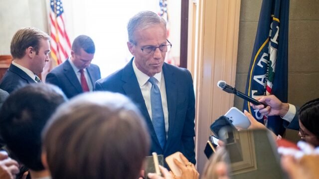 O Senado GOP cede 'opção nuclear' para acabar com o bloqueio do candidato democrata 
