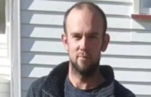 Os policiais atiram em homem morto em meio a caça ao pai fugitivo ‘Bushman’ desaparecido no deserto com crianças por 4 anos Os policiais atiram em homem morto em meio a caça ao pai fugitivo 'Bushman' desaparecido no deserto com crianças por 4 anos