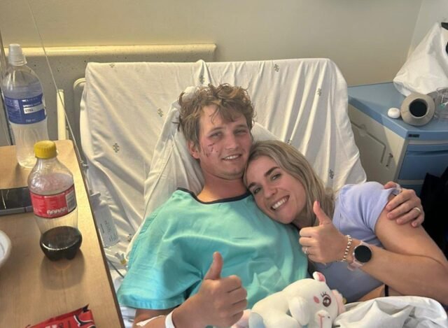 Stag Do Bloke, 27, Mauled por duas hienas ferozes depois de ser arrastado para fora da tenda, onde estava dormindo de bebida de bebida
