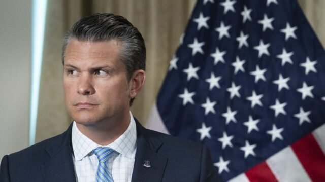 Hegseth apregoa pressão para substituir tropas pesadas da Guarda Nacional em Illinois
