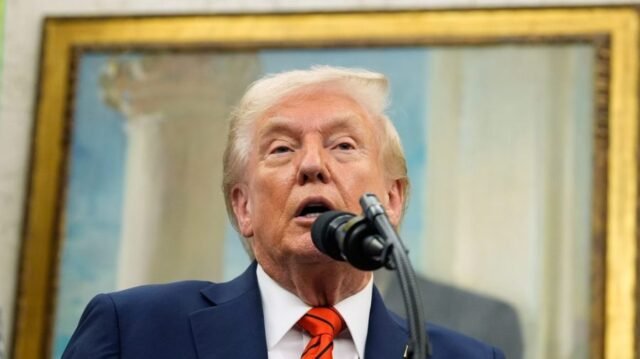 A administração Trump demite pelo menos 4,1 mil funcionários federais em demissões
